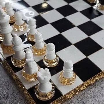 «White and gold» chess set